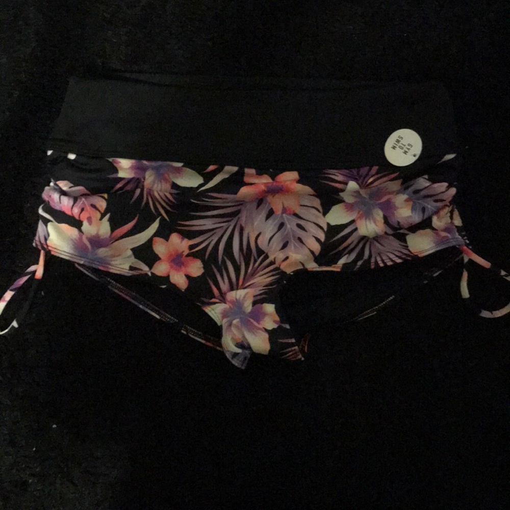 Women’s swimming bottoms